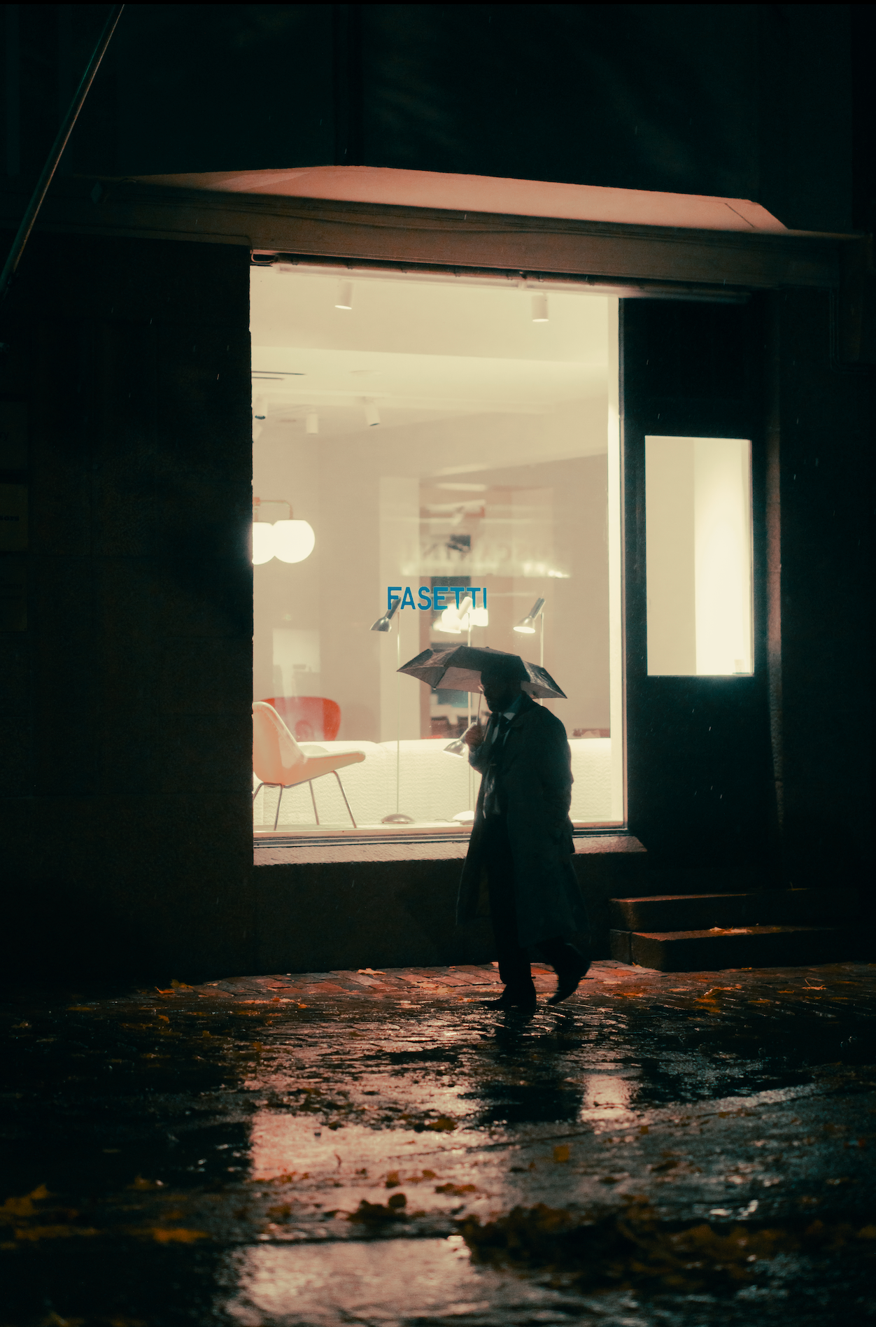 Taidejuliste – Kuilun tuijotus – Saatavilla 4 koossa
